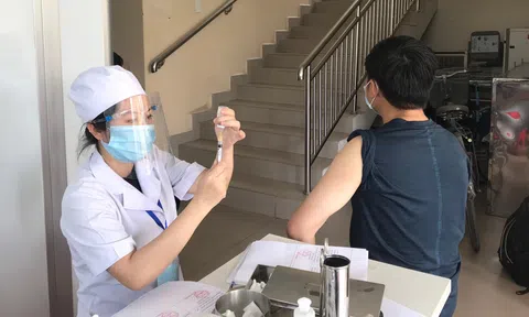 TP.HCM bắt đầu chiến dịch tiêm vaccine phòng COVID-19, ưu tiên công nhân