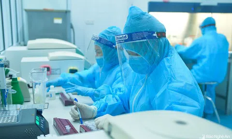 Nghệ An: Vợ sốt, chồng chở tới bệnh viện kiểm tra, kết quả cả hai cùng dương tính SARS-CoV-2