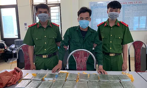 Bắt quả tang thanh niên 9X “cõng thuê” 20 bánh heroin để nhận 20 triệu tiền công