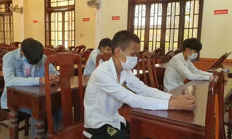 Thừa Thiên - Huế: Nhìn qua bàn khác khi đang ngồi nhậu nam thanh niên bị đánh nhập viện