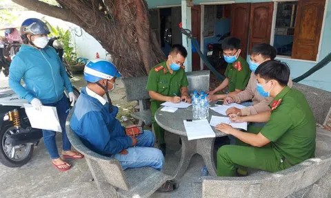 Bắt quả tang 30 phụ nữ men theo đường biển trốn khỏi khu vực phong tỏa