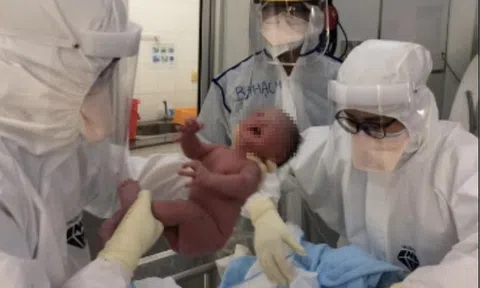 Sản phụ sinh bé trai khỏe mạnh khi đang điều trị Covid-19