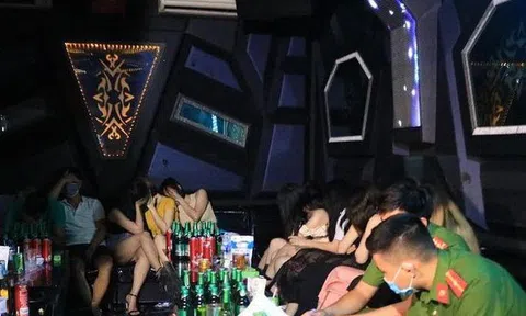 Bắt quả tang 44 dân chơi 'mở tiệc' ma túy mừng sinh nhật trong quán karaoke