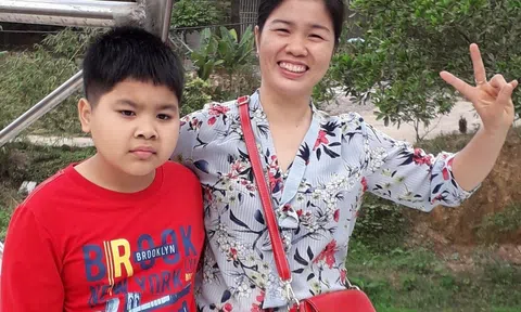 Nữ công nhân 40 tuổi viết tiếp giấc mơ dang dở và đi tiếp hành trình của con trai