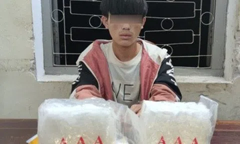 Bắt quả tang thanh niên 18 tuổi đang vận chuyển 2 kg ma túy đá