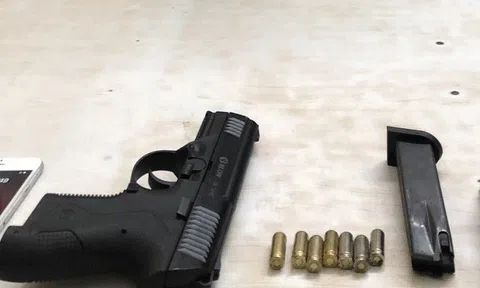 Nổ súng khống chế đối tượng mang "vũ khí nóng" dạo phố