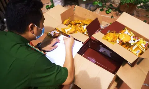 Phát hiện xe tải 'luồng xanh' vận chuyển gần 10 tấn bánh Trung thu nhập lậu