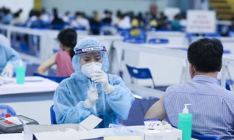 TP.Hồ Chí Minh: 100% người dân trên 18 tuổi sẽ được tiêm vắc-xin phòng Covid-19