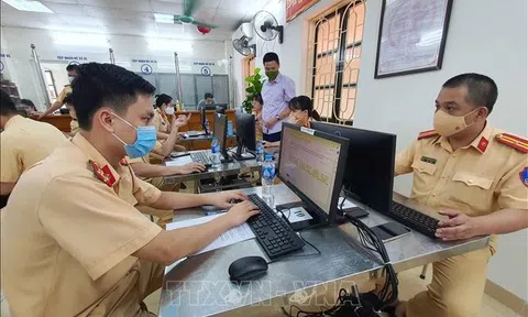 Hà Nội: Sáng 6/9, Công an đã cấp hơn 20.000 giấy đi đường mẫu mới cho người dân