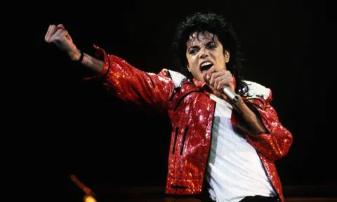 Top 3 ngôi sao ca nhạc có số lượng đĩa bán ra “khủng” nhất thế giới