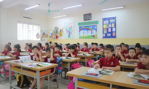 Trường học chờ “đèn xanh” đón học sinh trở lại giữa Thủ đô
