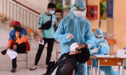 TP.HCM: Shipper tăng đột biến, trạm y tế lưu động gặp khó trong việc xét nghiệm