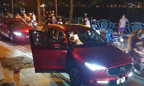 Chồng che chở nhân tình trên xe ô tô: Còn gì nữa mà đánh ghen