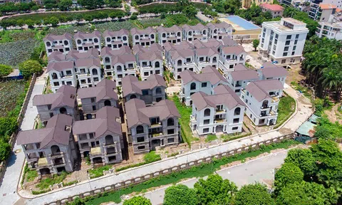 Cận cảnh 44 căn biệt thự bị lãng quên trên 'đất vàng' ven Hồ Tây