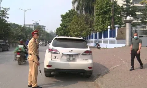 Hà Nội: Điều tra vụ xe sang hàng tỷ đồng “đeo” biển giả