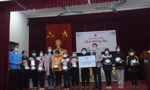 Chiến dịch tình nguyện Mùa đông ấm tặng quà học sinh tại Sóc Sơn