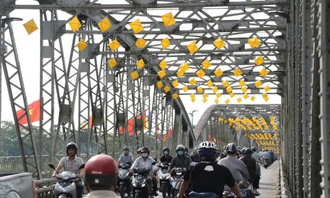 Cố đô Huế rực rỡ cờ hoa, hân hoan chào đón đại lễ Phật Đản