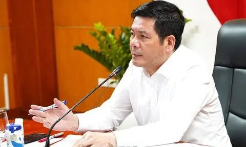 "Cú sốc" xăng dầu bộc lộ khiếm khuyết trong quy định hiện hành