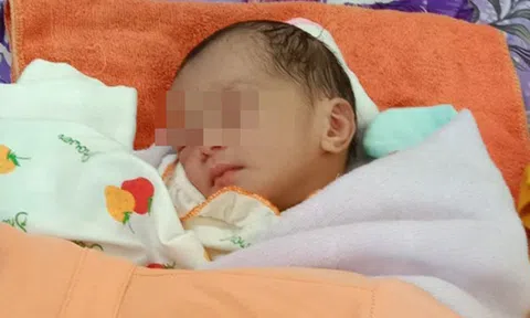Phát hiện bé gái sơ sinh không mảnh tã giữa rừng, giòi bám đầy người