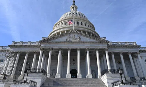 Nợ quốc gia của Mỹ lần đầu tiên chạm mốc lịch sử 33.000 tỷ USD