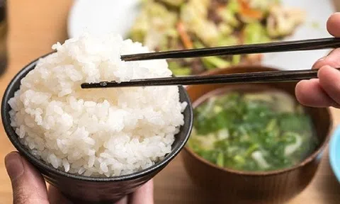 Ăn cơm nguội hâm lại liệu có gây ung thư?
