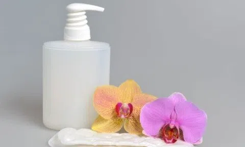 Thu hồi toàn quốc lô dung dịch vệ sinh kém chất lượng do Dược phẩm Hoàng Liên sản xuất