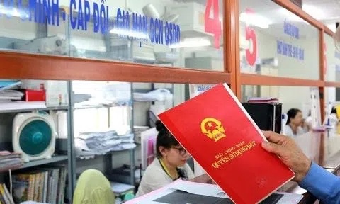 Công an vào cuộc vụ nhiều người dân mang sổ đỏ đi tích hợp vào VNeID