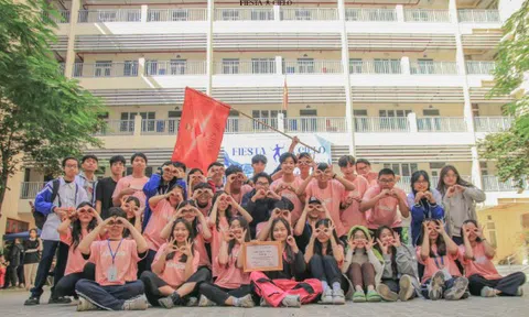 “Đốt cháy” không khí trường THPT Chuyên Sư Phạm bởi màn so tài vũ đạo trong ngày Flashmob Day