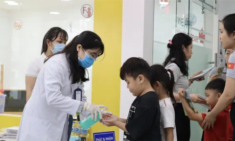 Sở Y tế TP. HCM làm rõ thông tin bác sĩ chưa có chứng chỉ hành nghề khám bệnh cho học sinh
