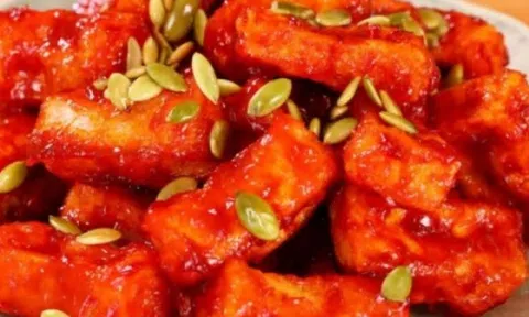 Tối nay ăn gì: Đậu phụ sốt chua ngọt giòn ngon nóng hổi, ai ăn cũng khen ngon tấm tắc