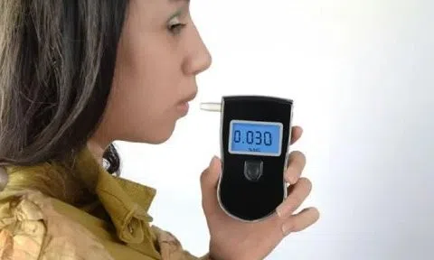 Uống rượu bia, áp dụng ngay mẹo này để giảm nồng độ cồn nhanh chóng