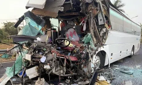 Vụ tai nạn trên cao tốc TP.HCM - Long Thành, 13 người thương vong: Xe khách va chạm xe đầu kéo có còn hạn kiểm định?