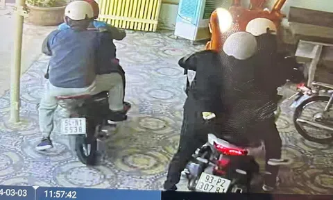 Truy tìm 4 người nghi dùng súng, táo tợn cướp tiệm vàng ở Bình Dương