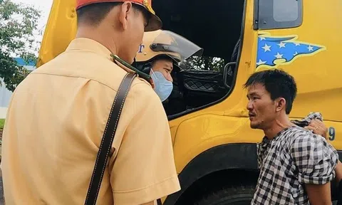 Tạm giữ đối tượng dùng hung khí tấn công CSGT tại Đồng Nai