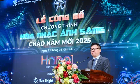 Chào năm mới, 2025 drone trình diễn trên bầu trời Hà Nội