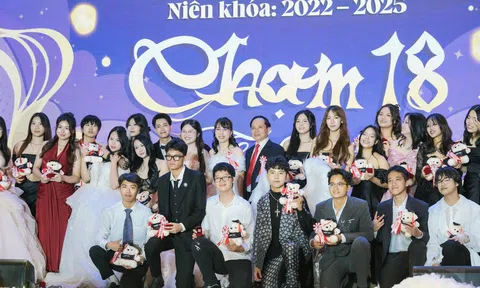 “CHẠM 18: THE GLANZ”: Miền ký ức rực rỡ của tuổi học trò tại THPT chuyên KHXH&NV