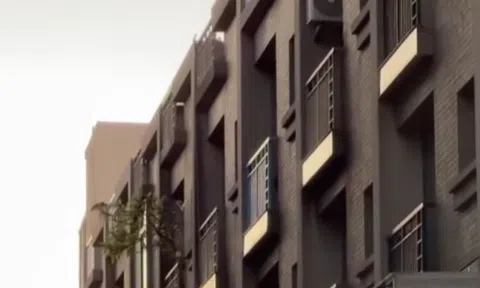 Bi kịch đẫm lệ mẹ nhốt con gái 21 tuổi trong nhà vệ sinh đến tử vong