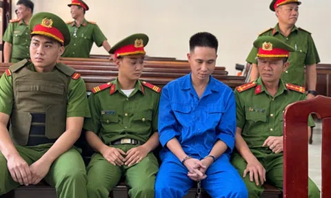 Đang xét xử thảm án 3 người tử vong ở Đồng Nai, Lê Sỹ Tùng bình thản tại tòa