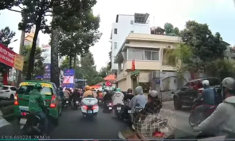 CSGT mở đường, 5 phút đưa sản phụ đau bụng dồn dập vượt 6km giữa phố đông ngày Tết đến bệnh viện