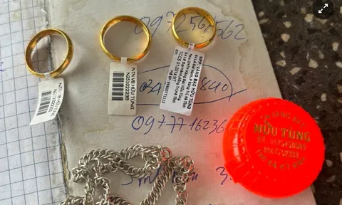 Đánh rơi túi vàng ven đường, chủ nhân bật khóc khi nhận lại đủ tài sản