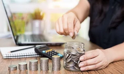 Chi tiêu Tết quá tay: Người vợ xoay xở thế nào khi “cháy túi” đầu năm?