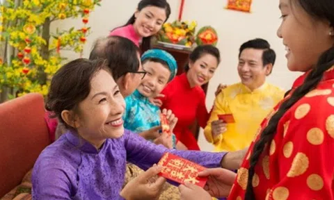 Lì xì 3 cháu 150.000 đồng, nhận lại 2 bao lì xì khiến tôi chạnh lòng