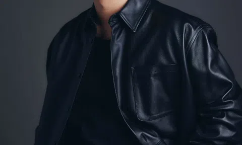 Bắt khẩn cấp nam ca sĩ tại một khách sạn