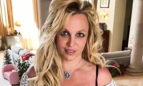 Britney Spears bị bắt ở California sau loạt hành động gây chú ý