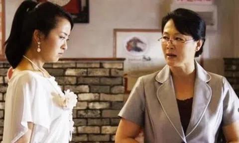 Ngày tôi ly hôn, mẹ chồng nói một câu khiến tôi bật khóc