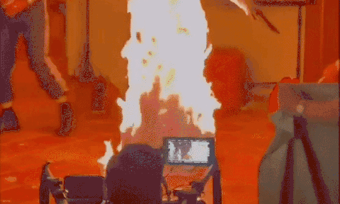 Clip sốc: Katy Perry đang quay MV thì bị bốc cháy như ngọn đuốc