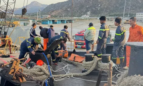 Nhiều người thương vong dưới hầm tàu hàng tại Khánh Hòa