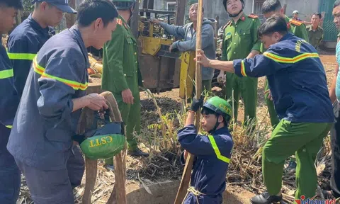Clip: Nghẹt thở 15 phút giải cứu bé trai rơi xuống giếng sâu 20m
