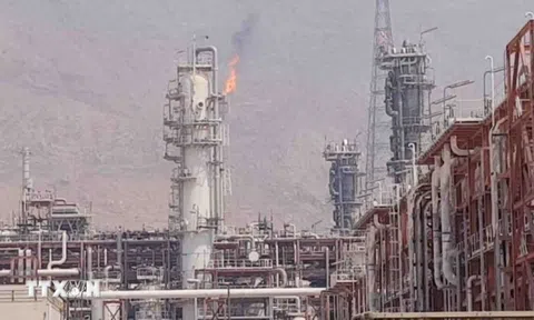 Xung đột leo thang, giá năng lượng toàn cầu “dựng đứng” chỉ sau một đêm