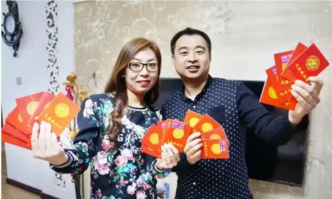 Thừa hưởng gen hiếm, cặp vợ chồng 20 năm trở thành “ngân hàng máu sống”